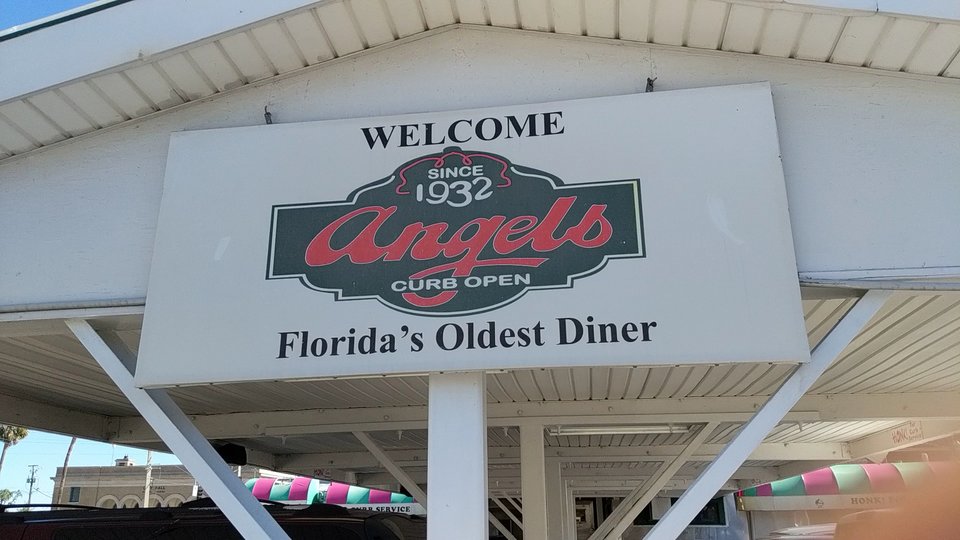 Casual diner frontage on Reid Street.