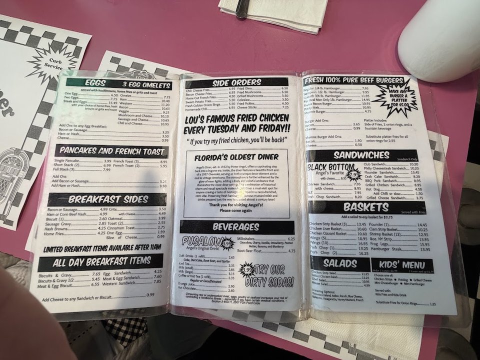 Classic diner fare with burgers and sides.